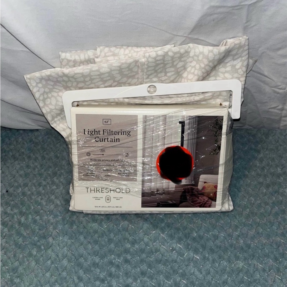 Threshold Patterned Light Filtering Curtain